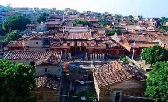 国道228线泉港区路段经过界山镇,南埔镇,后龙镇,峰尾镇,山腰镇,全