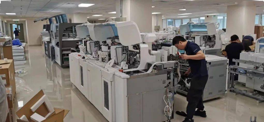 筹备纪实仪器安装现场仪器验收生免,临检,微生物三个专业组的仪器设备