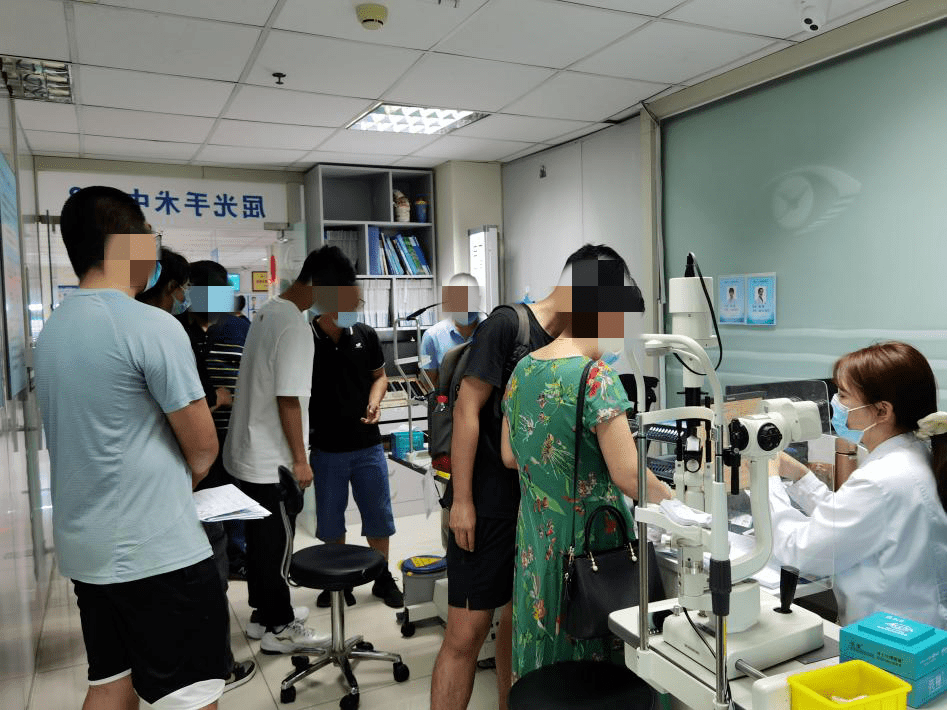 厦门眼科中心|特别提醒！@准大学生们，这个暑假，有件事可以做→→