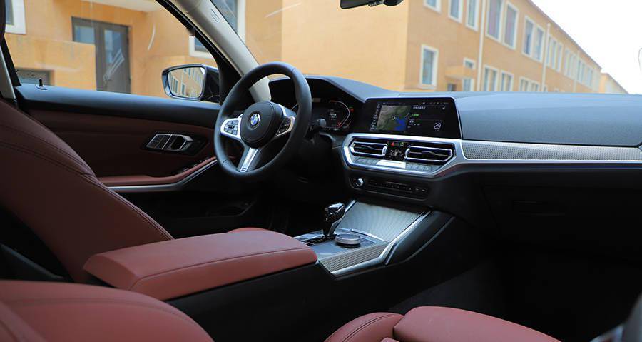 虽然依然遵循以驾驶者为中心的设计理念,将美学风格与科技,动感,豪华