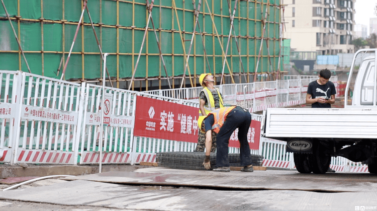 还记得那个51岁参加高考的山东泥瓦匠吗?毕业后他第一时间去了这里_郇政