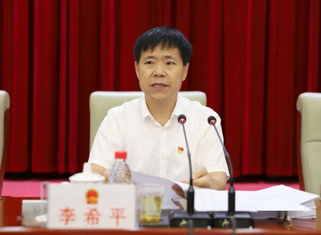 会议在李民富的主持下,审议通过了市公安局常务副局长娄礼鹿受市人民