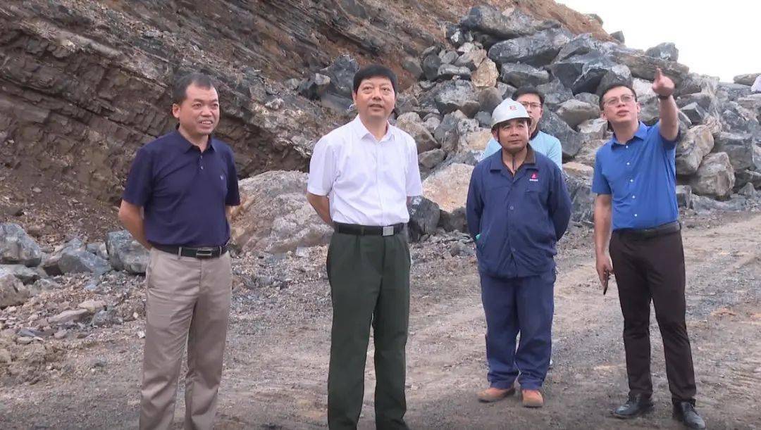 分宜县委书记李逸翔全力推进绿色矿山创建工作在守护绿水青山中收获