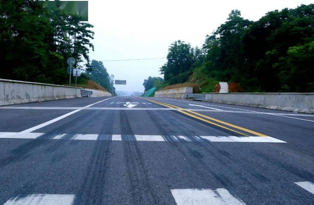 速看绵阳这段环城路正式通车该路段共有18个路口增设了7个红绿灯