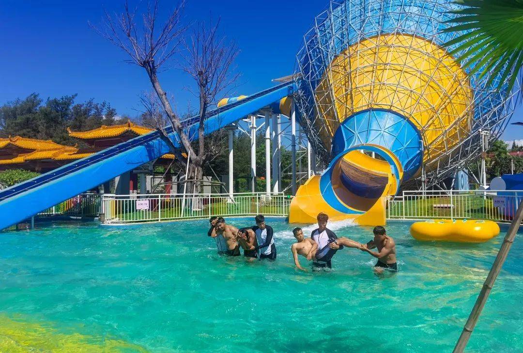 水上乐园有人受伤?原来是应急演练!