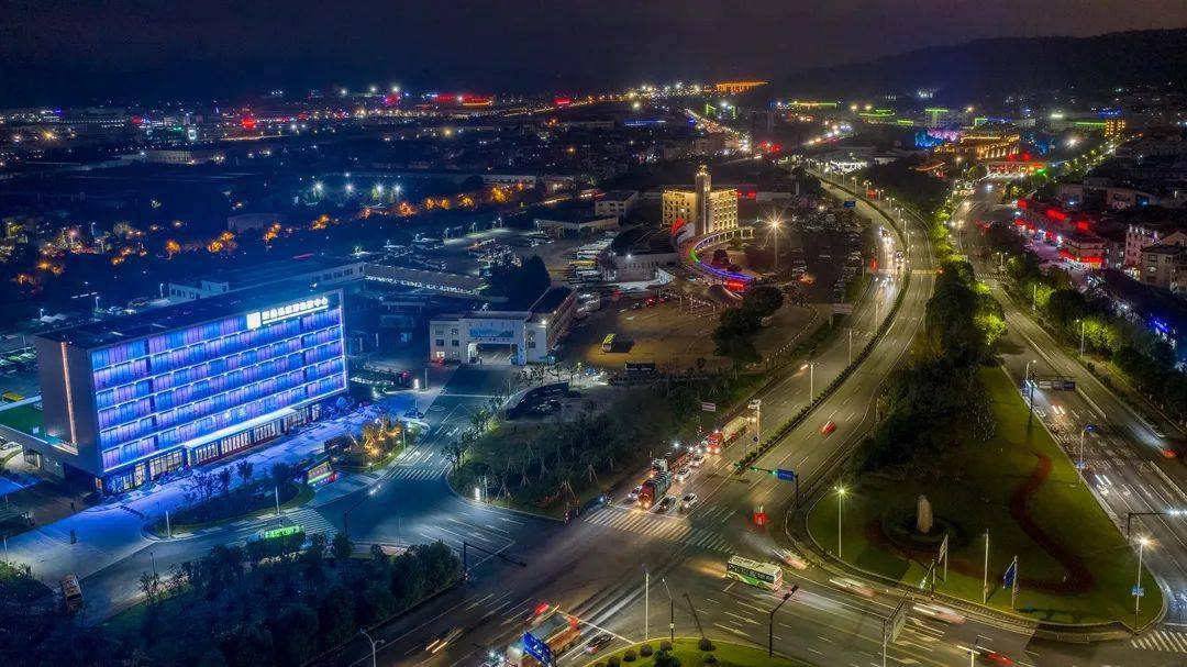 在城市书房遇见诗和远方新昌破解县域旅游集散中心发展困境