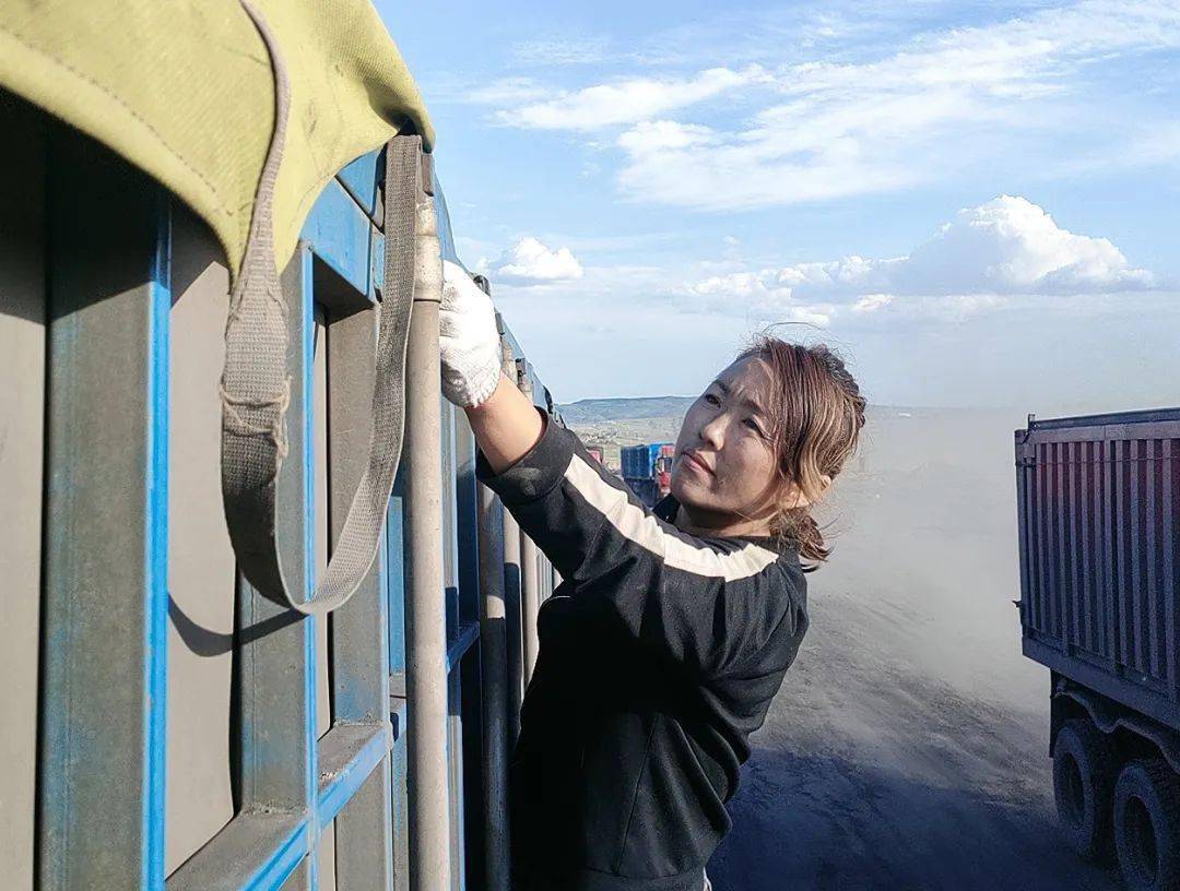 曝光车牌号为冀g的女大车司机今天你火了