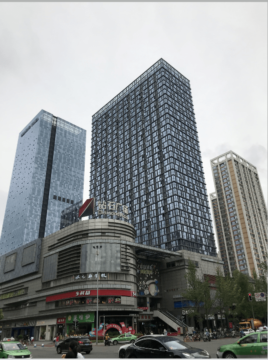 钻石广场21世纪初,经济形势出现了新的变化,成都东郊的国防厂纷纷外迁