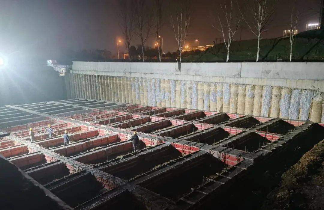 今晚24时公司承建的中科大新区旁的城市主干道将放行通车