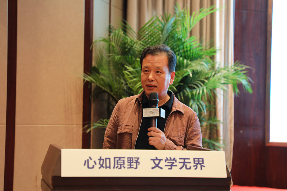 革命|“无界”演讲：从文学的边界，走向更广阔的原野