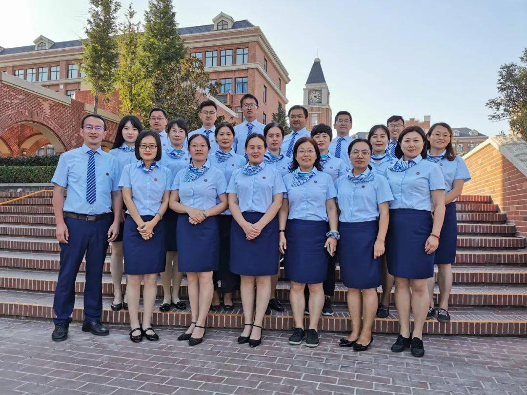 礼贤园丁莫道桑榆晚为霞尚满天青岛九中数学组举办王红老师退休送别会