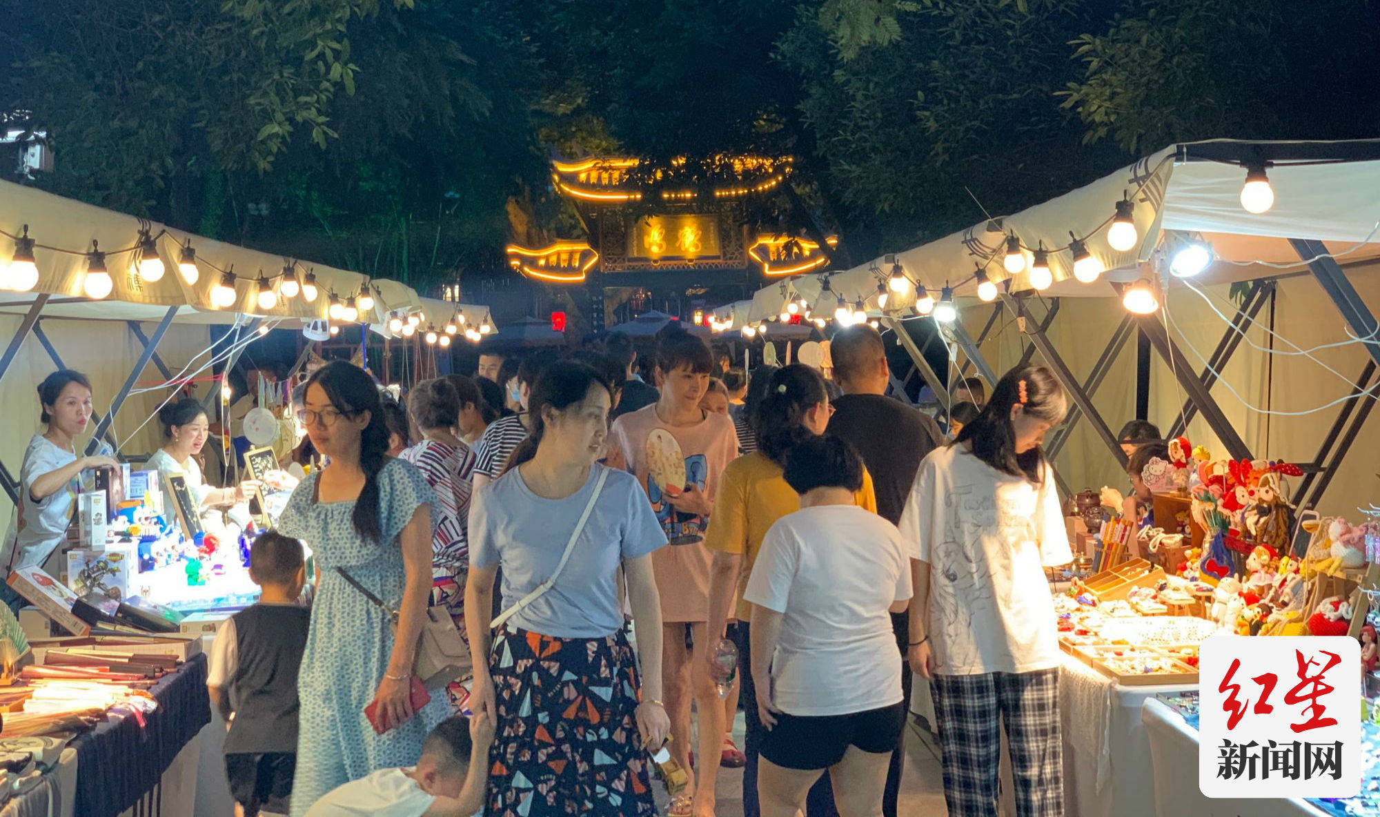 成都市|这个夏日 鹤鸣茶社送来“延时清凉”