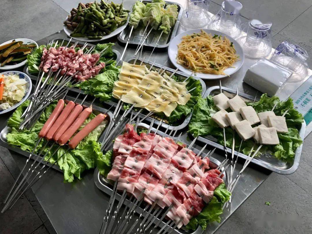 云南特色烧烤34人餐79元购带皮五花肉猪肉板筋十串烤肠五串千叶豆腐五
