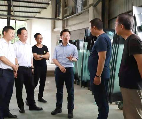 统战部部长邓方全,县委常委,政法委书记罗世友,县政府副县长周勇参加