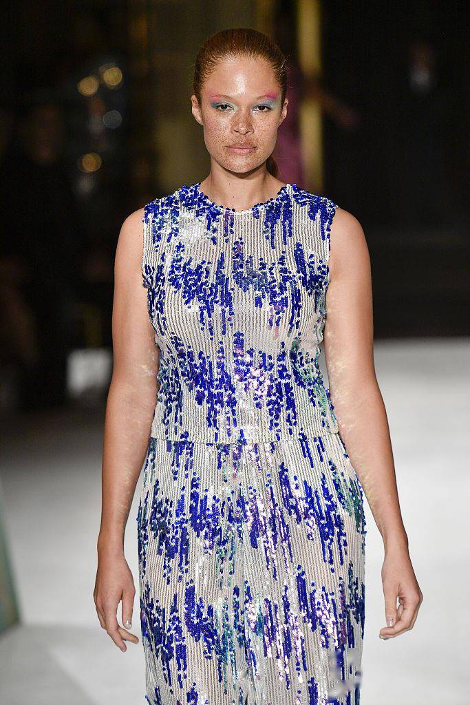 闪闪发光 亮片贴身让你做夏日最美的"星"