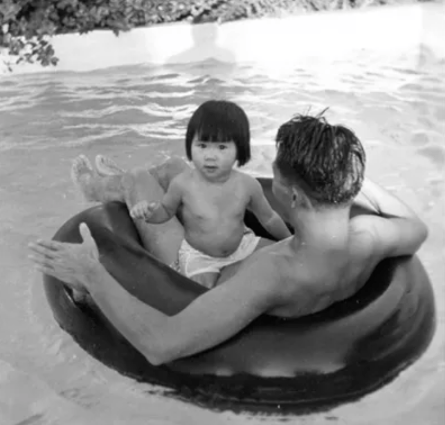 谭恩美|她有一个最温和的父亲，一个最残暴的父亲，一个最脆弱的母亲