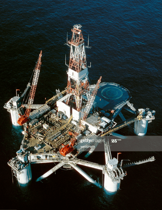 第一代第二代半潜式钻井平台