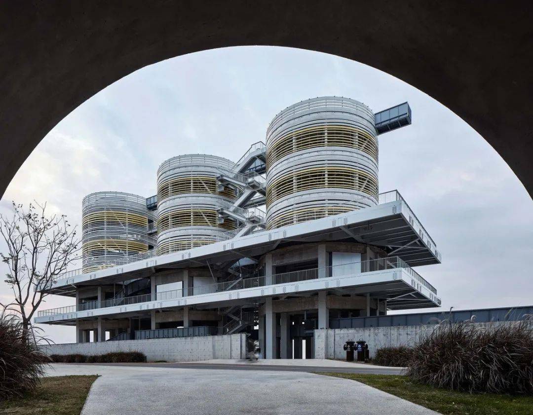 gogo|YSL美妆无界空间即将揭秘,领略颠覆之美!