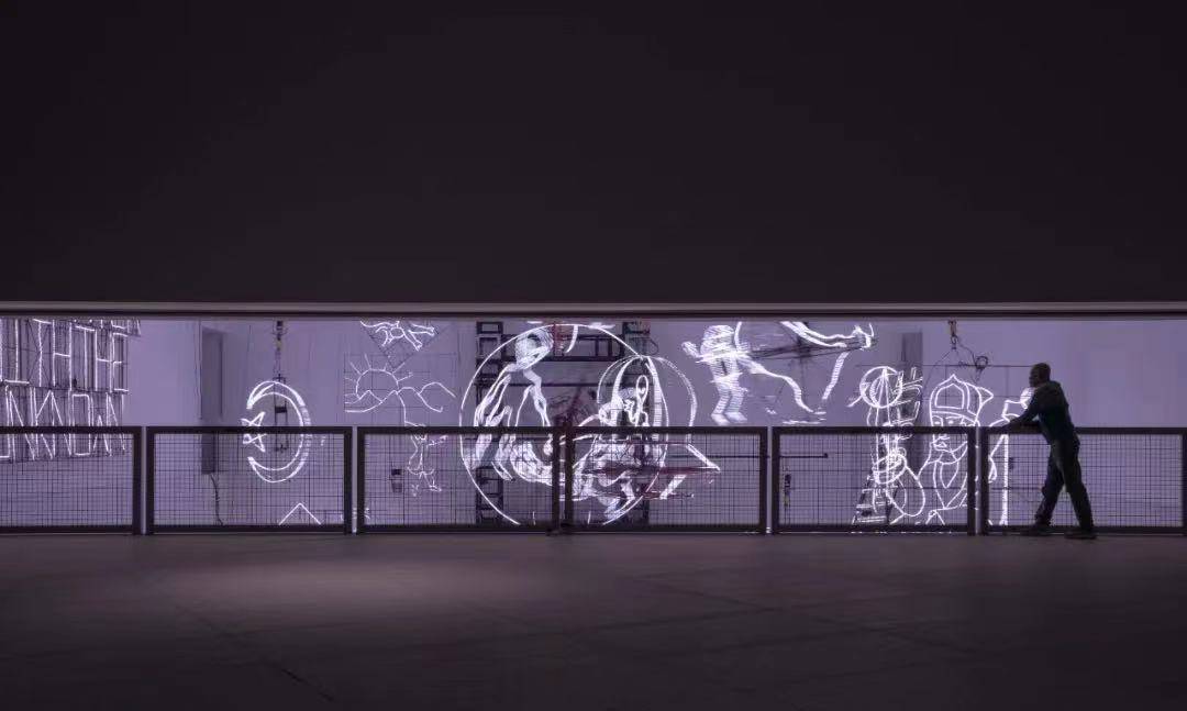 一周艺术人物|蔡国强远行归沪,赫斯特"盛樱"巴黎_上海浦东