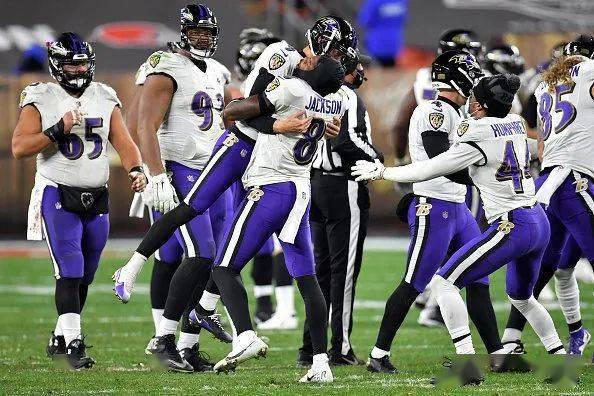 布雷迪斩获espy最佳男运动员奖坦帕湾海盗成为大赢家多位nfl球员摘得