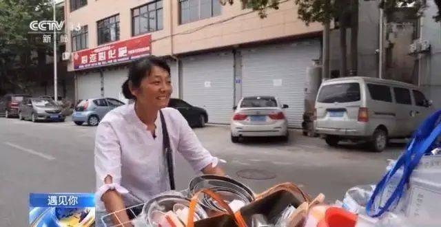 写作|菜场里有位女作家，上午摆摊下午写作，十年出了两本书