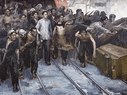 刘少奇走出去,向工人们一挥手,工人们立即静了下来.