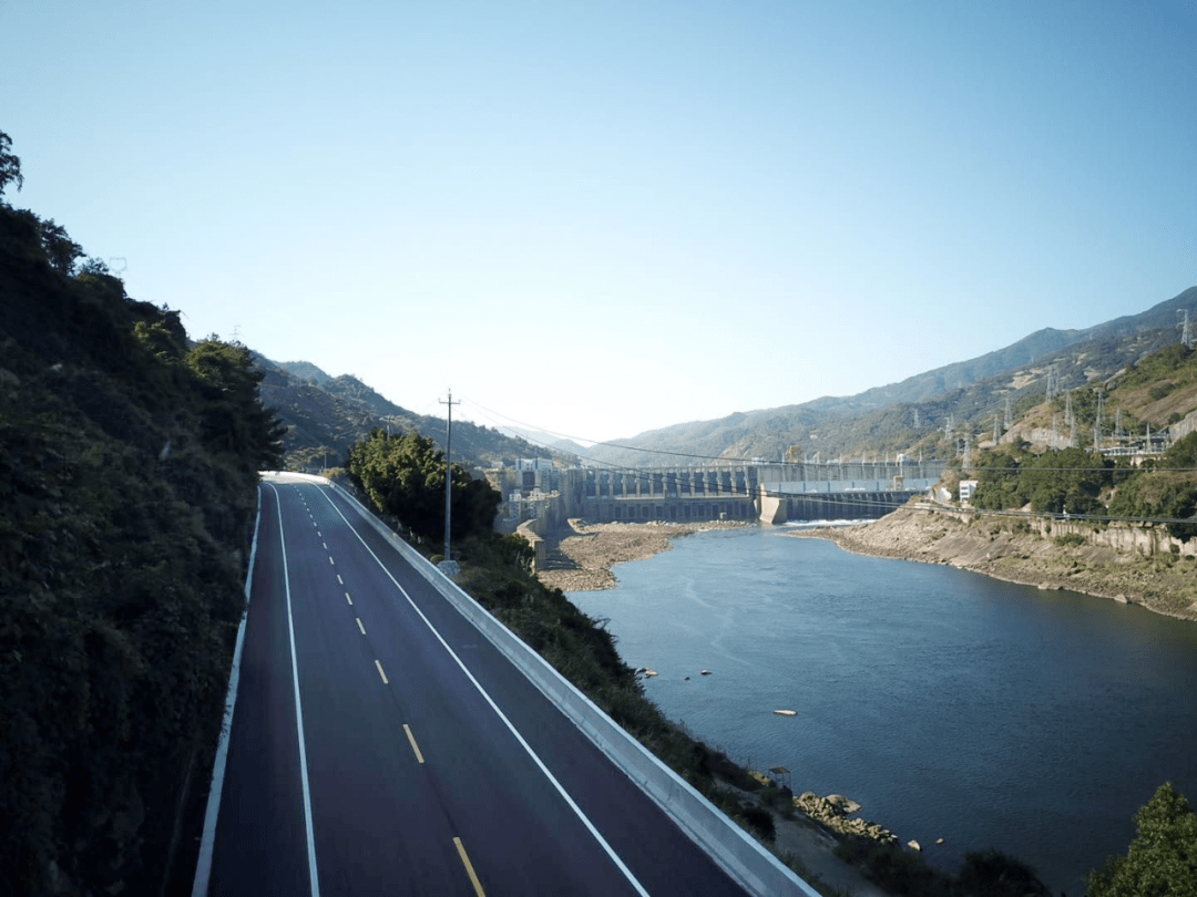 营造舒适交通环境助力闽清经济发展闽清国道316线白改黑顺利竣工