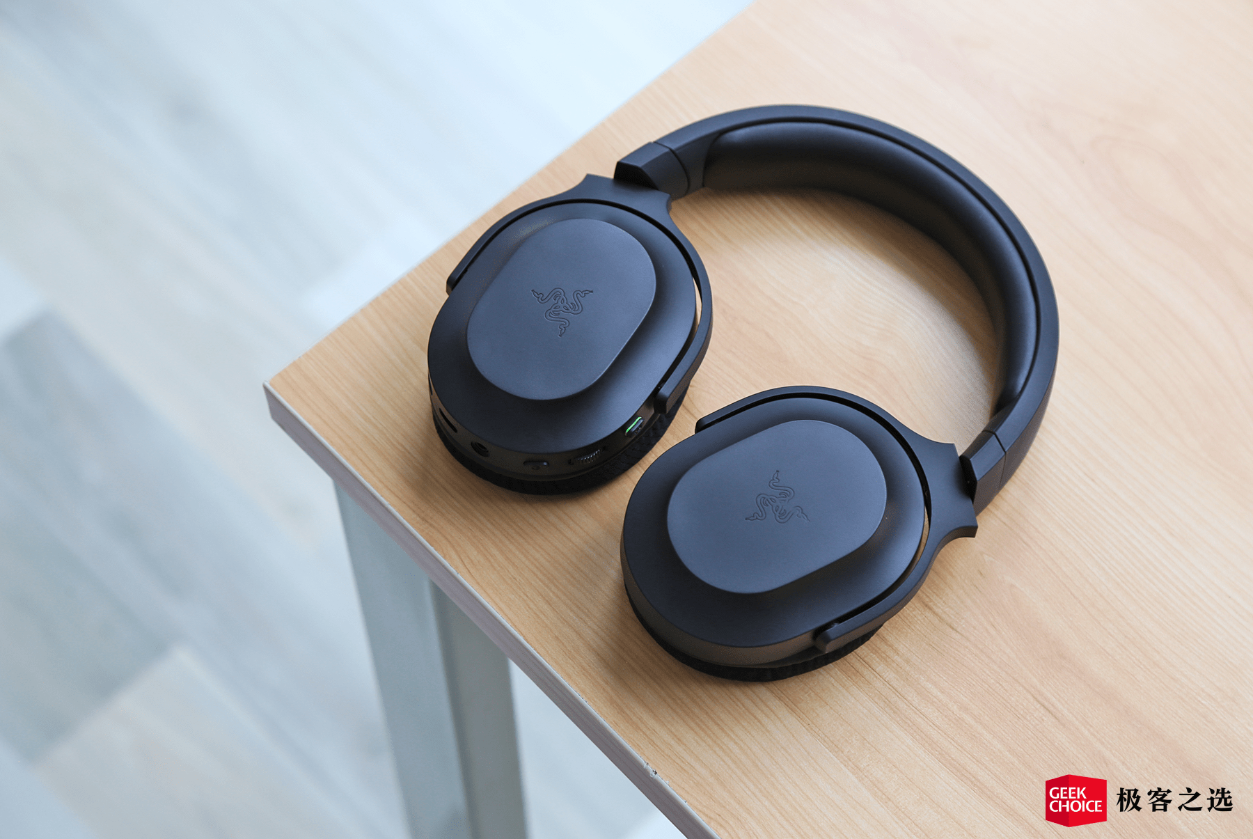 雷蛇梭鱼x无线游戏耳机上手699元解决你的多设备连接烦恼