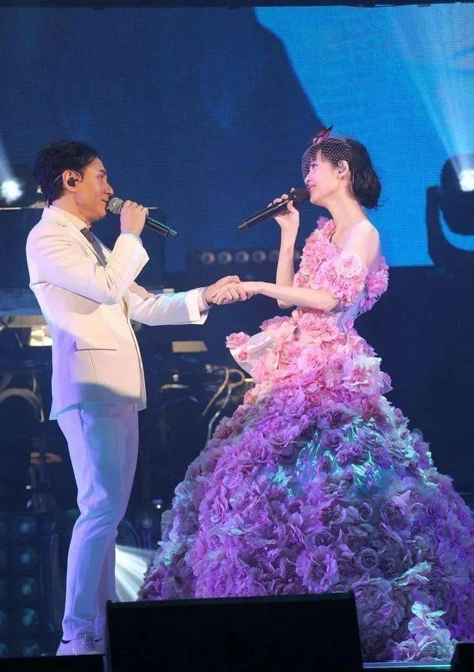 他红过毛宁,爱过周慧敏,进退乐坛两次,留下昙花一现的传奇往事_黄凯芹