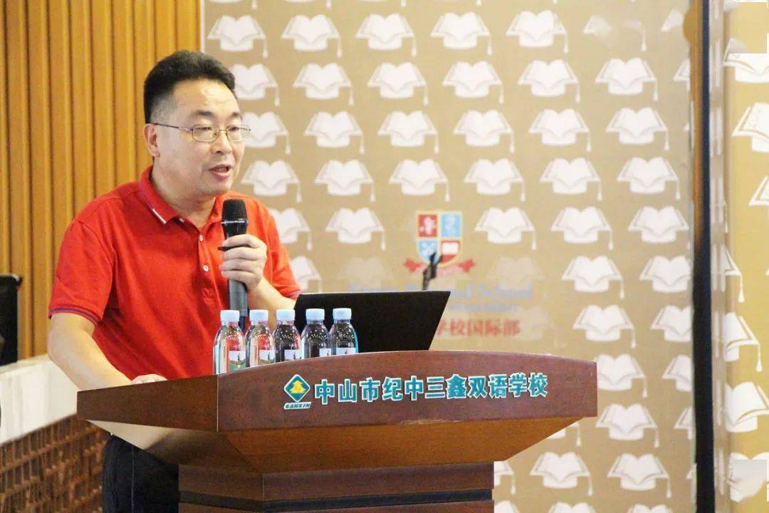 发展中心主任陈昿,教师发展中心主任黎婷,语数英三位学科主任张明理