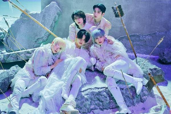 告示牌排行榜_艾薇儿击败亚瑟小子居全美告示牌排行榜榜首(2)