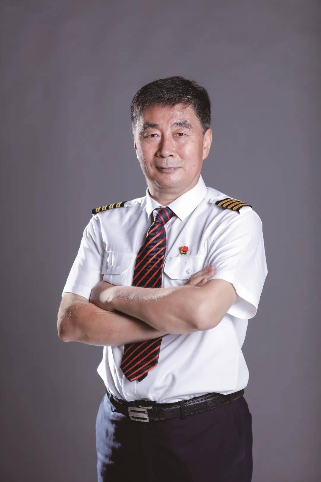 穿过云霄 不负韶华