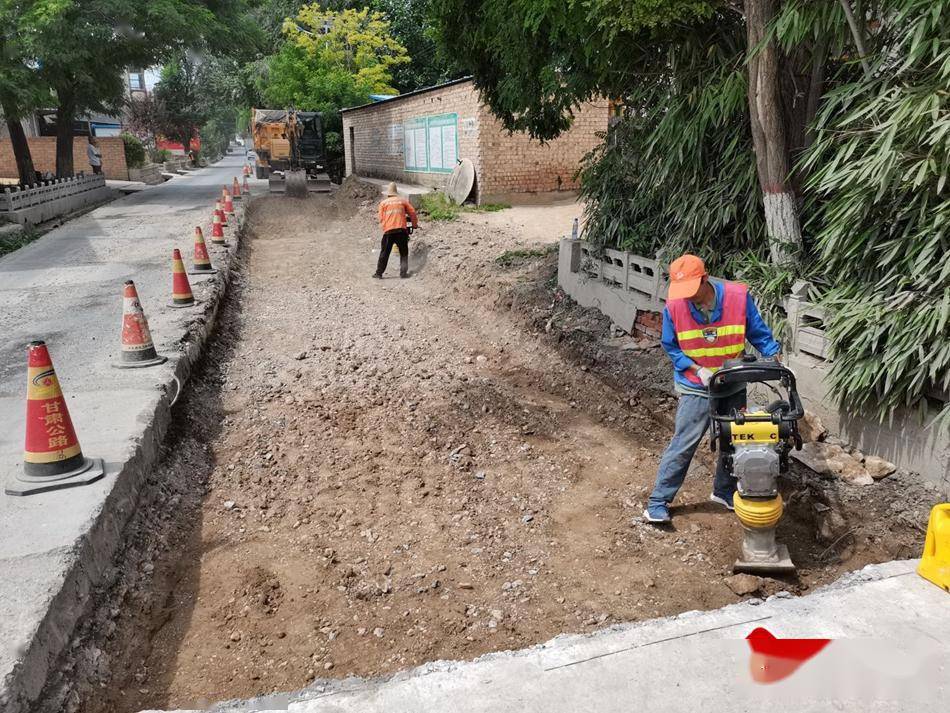 武山公路段处置路面病害保畅通