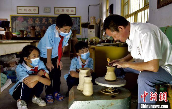 过程|河北临城学生走进山核桃非遗文化 体验镶嵌之美