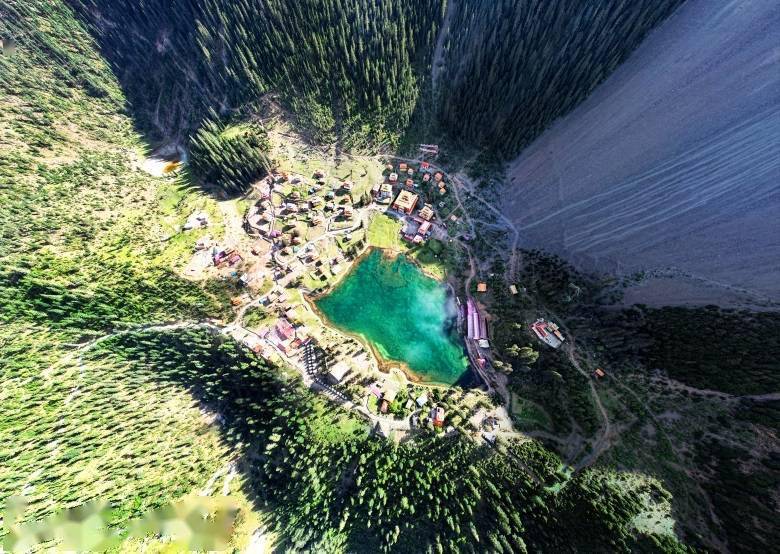 甘孜州新龙来蓉“送”雪山河谷丹霞地貌，今夏首推4条经典旅游线路