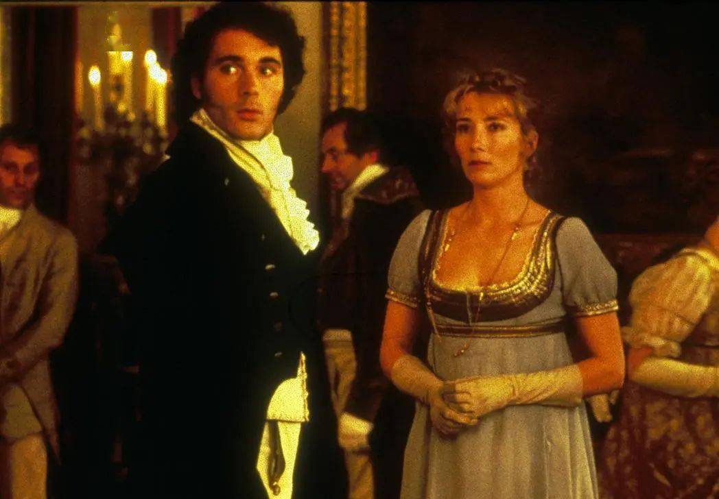 欧洲|200多年了,简·奥斯汀最爱的美裙依旧经典!胸以下全是腿靠它了