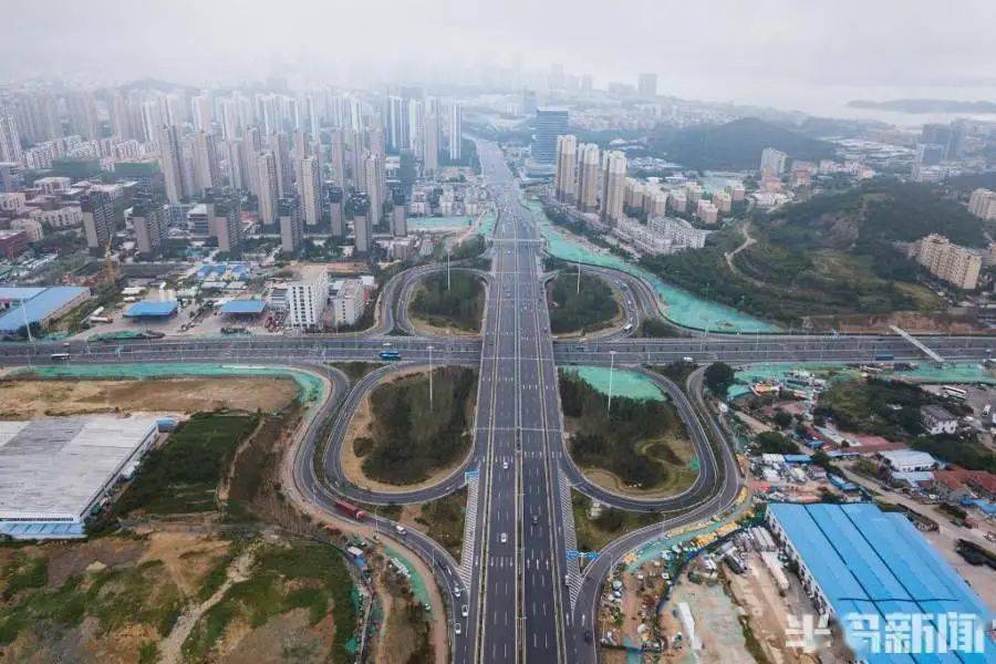 长昆立交桥已经建成通车.