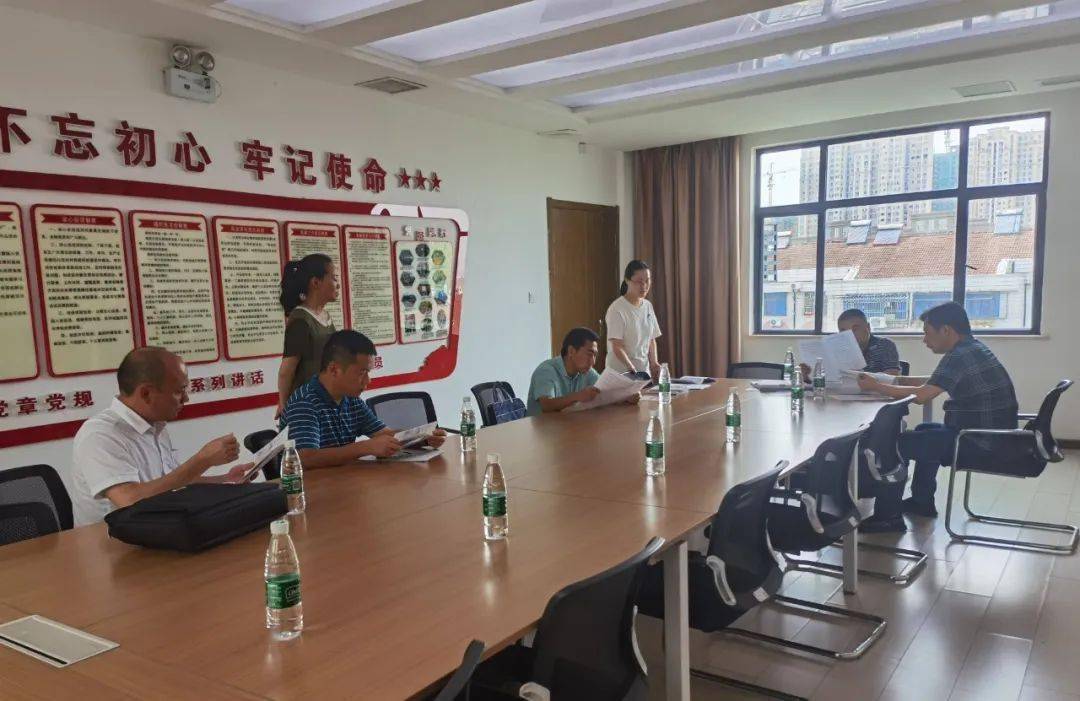 县委理论学习中心组举行2021年第8次集中学习