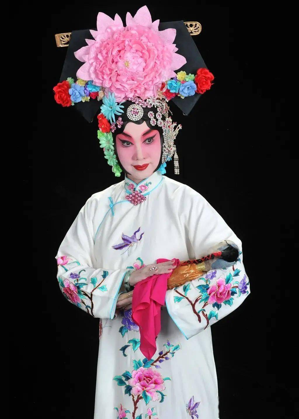 喜报:京剧名家王蓉蓉荣获"首都最美巾帼奋斗者"称号