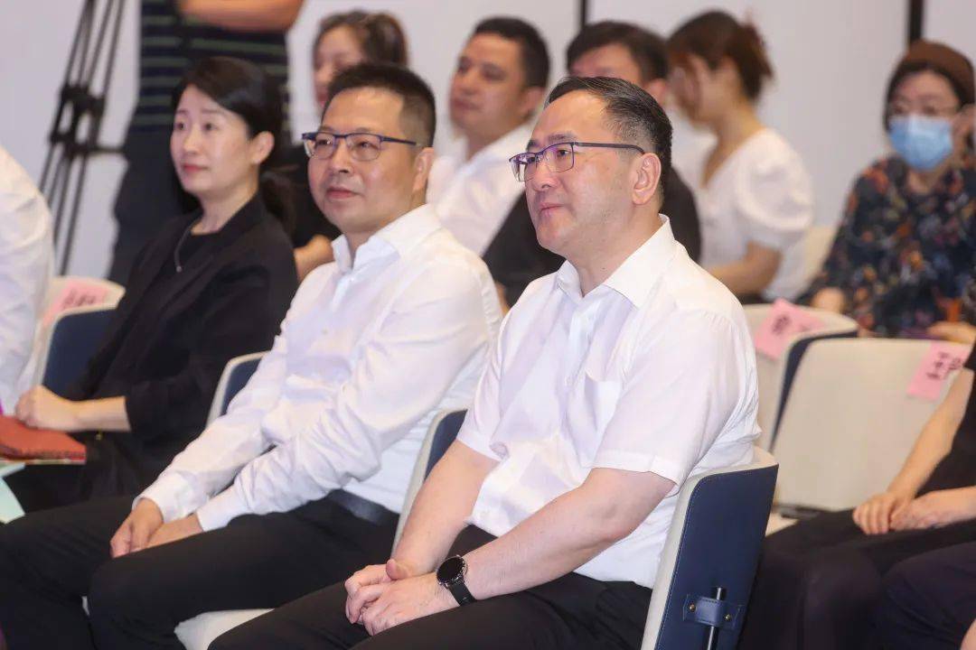 市委宣传部文艺处处长聂伟,上海大剧院艺术中心党委书记,总裁张颂华