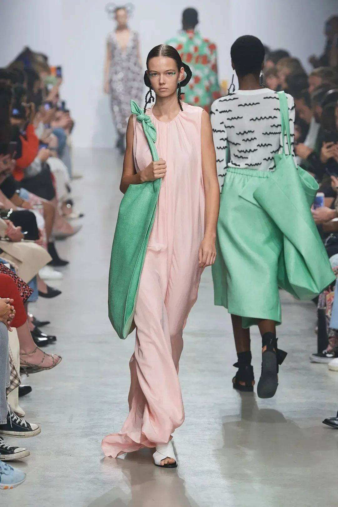 这份撞色搭配指南请收好