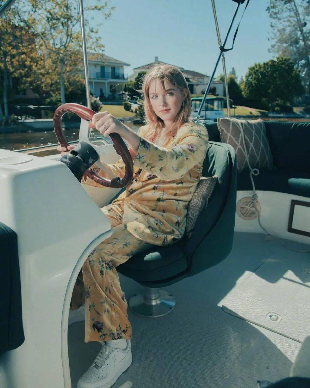 丨赏色_麦肯娜·格瑞丝