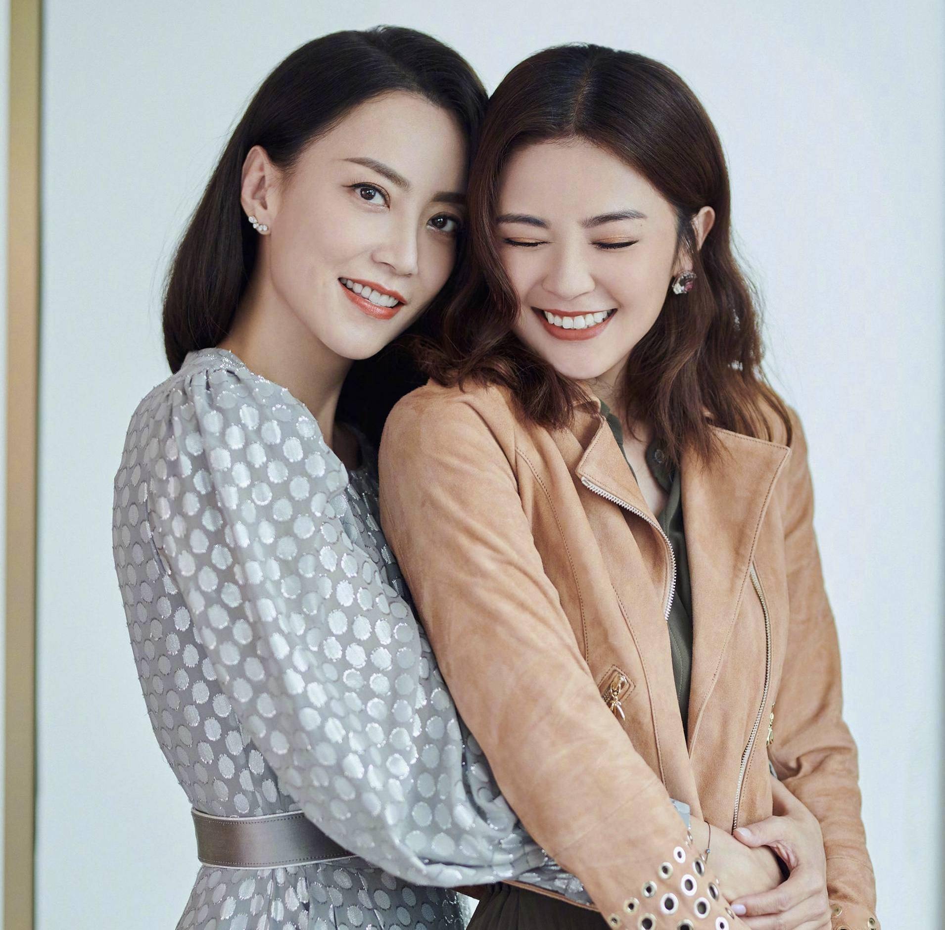 原创王牌经纪人霍汶希迎49岁生日晒照高调庆生颜值不输女明星