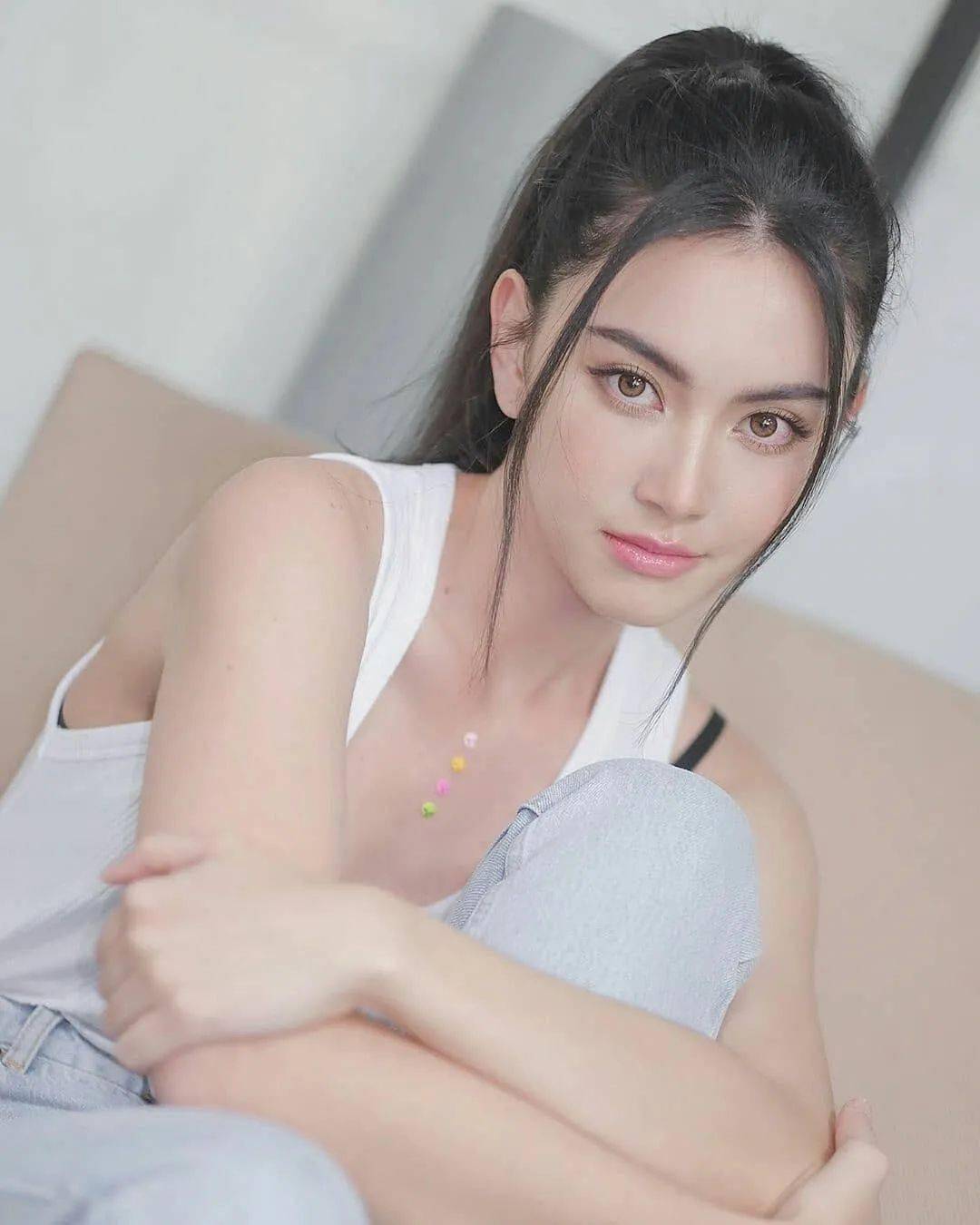 上衣|泰式美人Mai的夏日穿搭，你确定不想学？