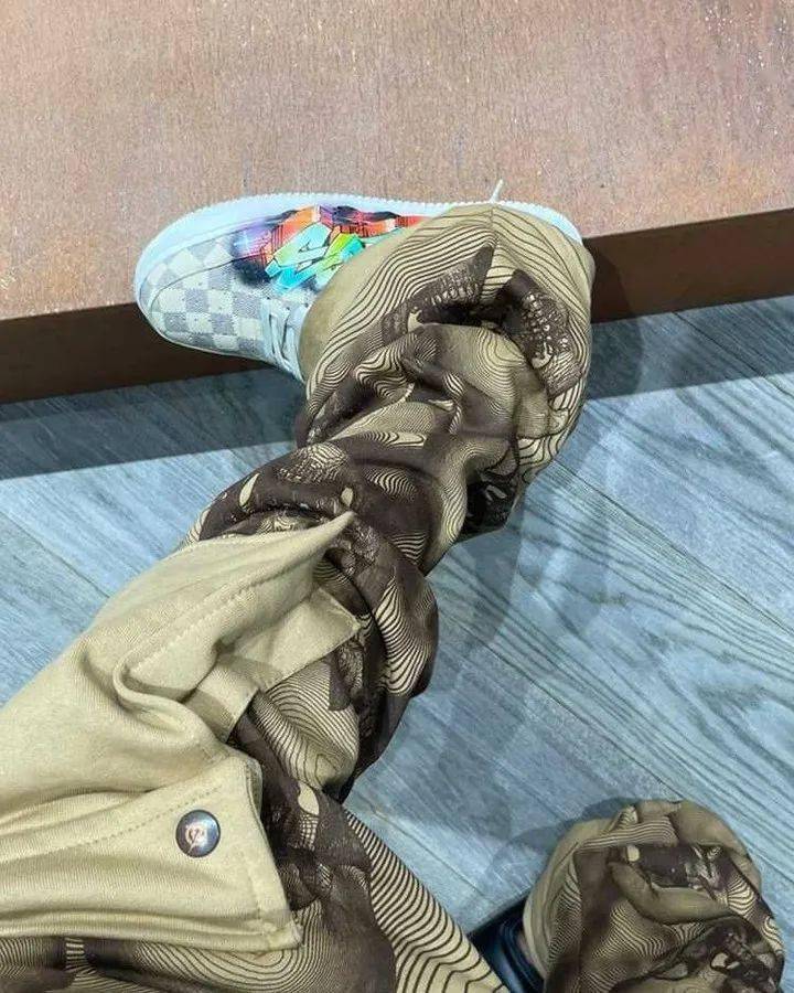 经典|Travis Scott 上脚 LV x AF1 联名！网友：有内味儿了！