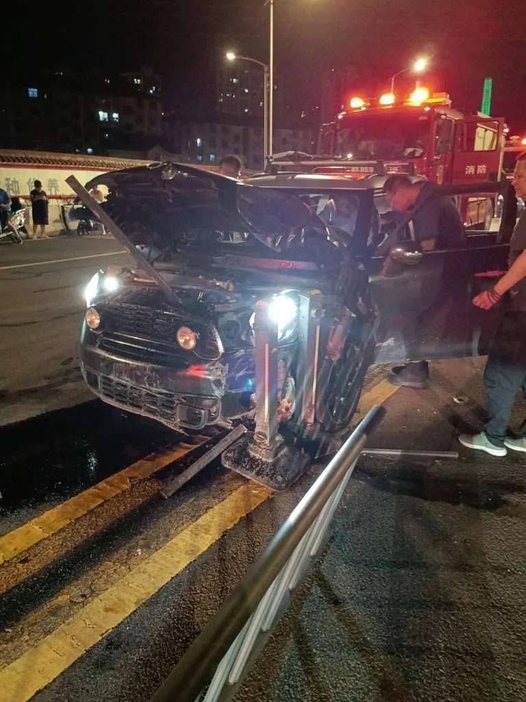 余姚人民医院医生张德锋夜跑途中救治重度车祸患者