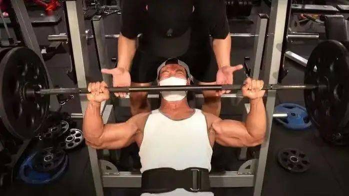 怎么样才能成为健身博主 f5b63a7f3e344f5497ea2838bd8b10d8.jpeg