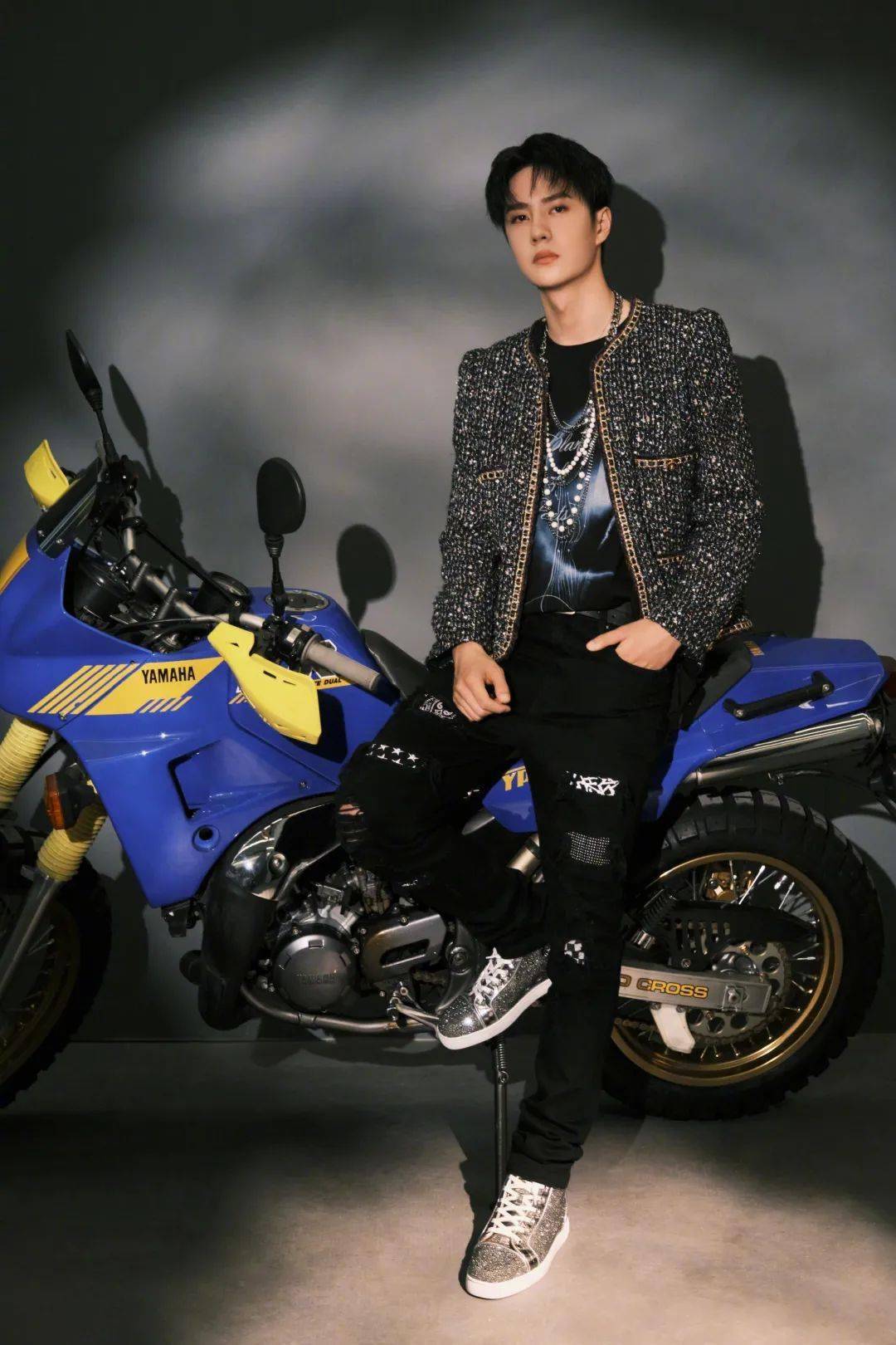 高定|快讯 | 王一博大片、杨幂美图、蔡徐坤舞台造型、李现写真