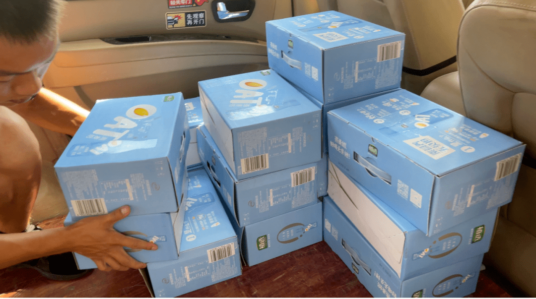 因为|神秘礼物！消防队惊现55箱牛奶，原来是......