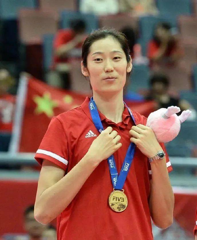 女排运动员朱婷担任东京奥运会开幕式中国体育代表团旗手